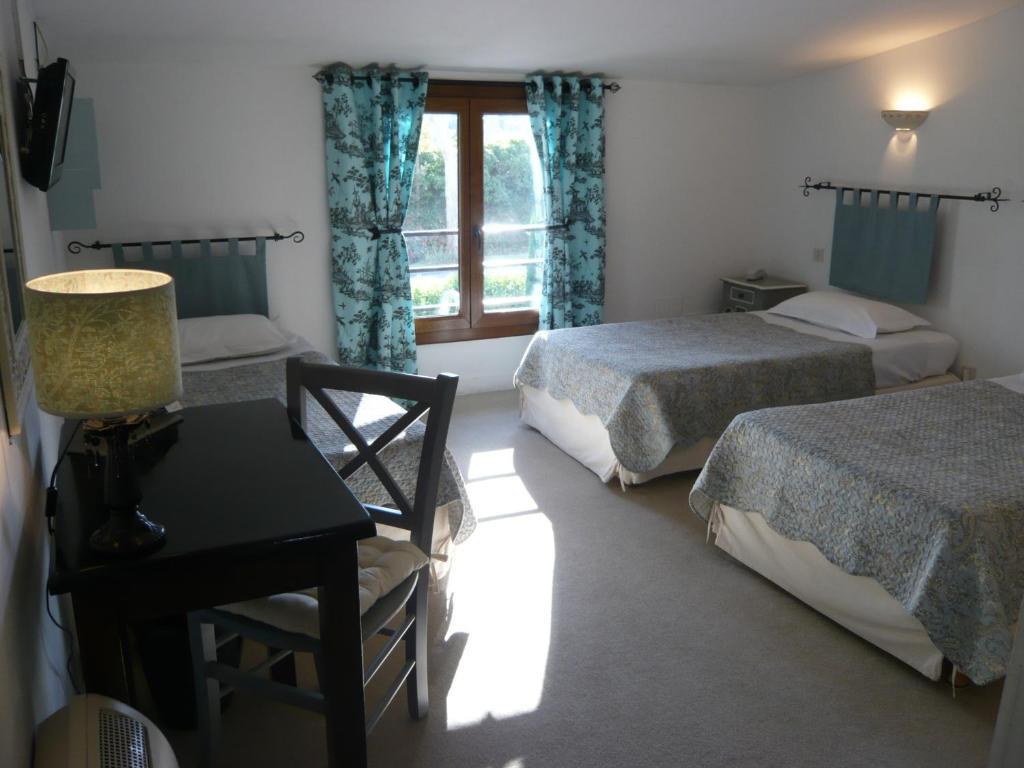 Hotel Mistral Mas-Blanc-des-Alpilles Habitación foto