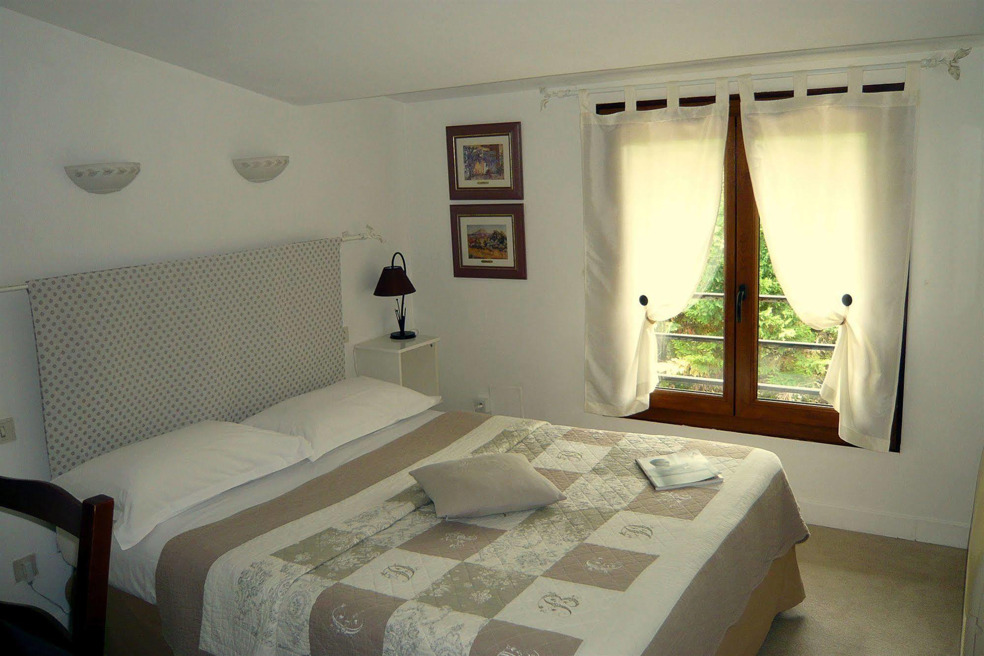 Hotel Mistral Mas-Blanc-des-Alpilles Exterior foto