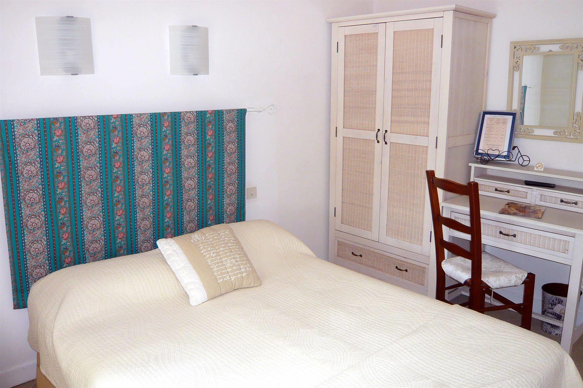 Hotel Mistral Mas-Blanc-des-Alpilles Exterior foto