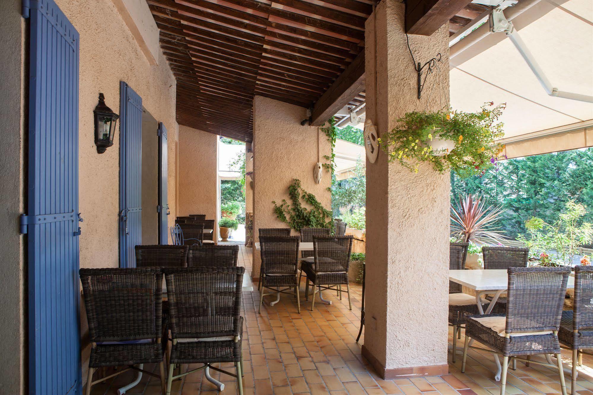 Hotel Mistral Mas-Blanc-des-Alpilles Exterior foto